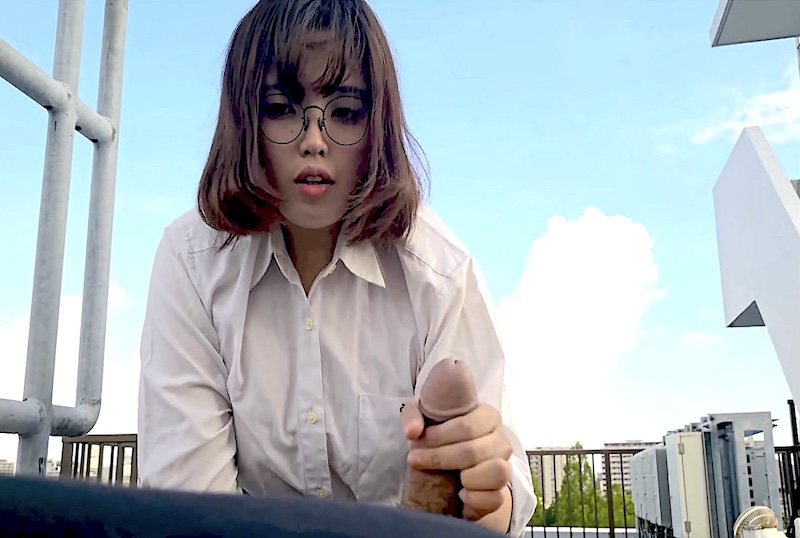 皮肤柔嫩的护士正插入逼