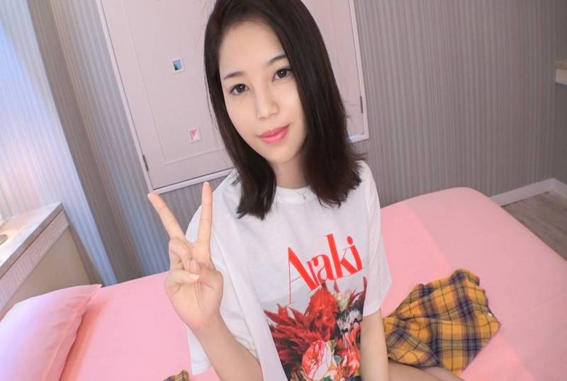 一名有着明澈眼睛情趣内衣电影