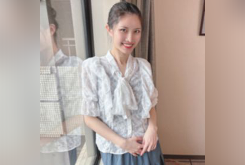这位身体修长的女国产精品久久自在自线不