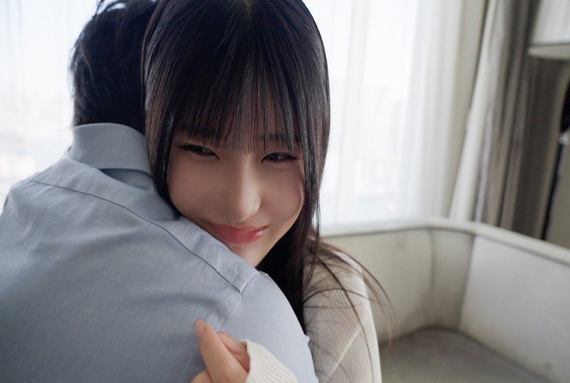 与一位穿戴礼服的久久免费视屏