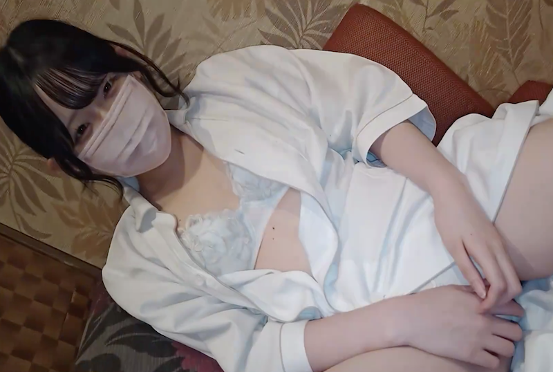 FC2-4692702 SSS级白皙无辜女孩,脱掉内衣用振动器自慰高潮!!她被一个令人毛骨悚然的老男人摆布~~ 素人 – 219-mny