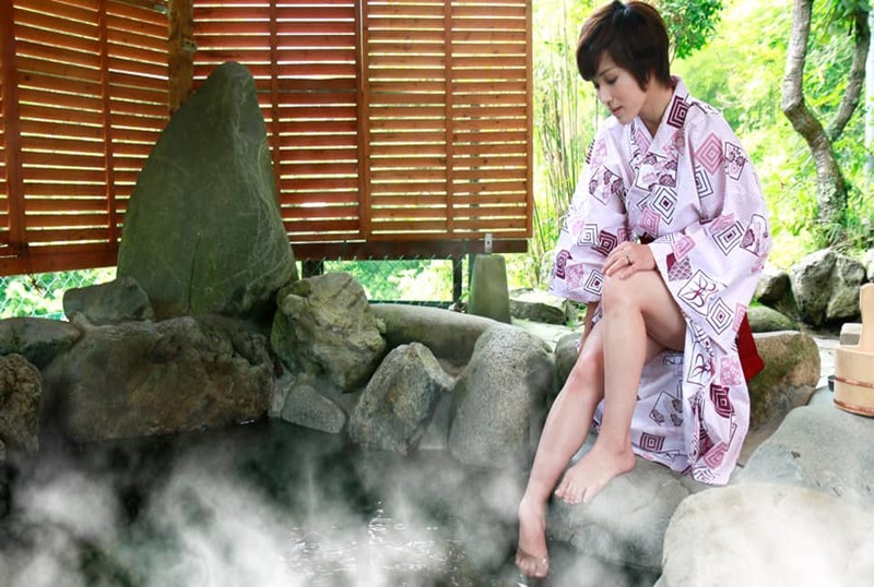 051821_478 猥亵温泉之旅，人妻的淫荡性爱！！ 莲美
