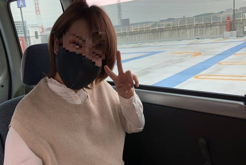FC2-1831470 23 岁的少女，当它成为车内的口交课和练习桌时，感觉太好了！！大量的精液嘴巴坚定地射出 ～～ 素人
