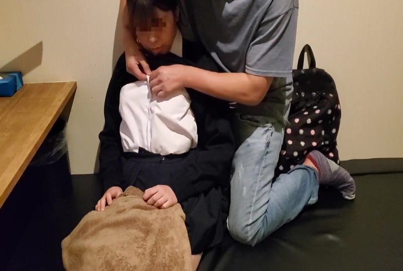 FC2-1834470 初体验【个人射击】学校篮球社。大学说明会结束后，插入一个美少女！！ 素人